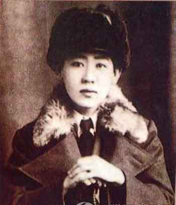 肃亲王的十四格格,川岛芳子(又名金璧辉),中国名爱新觉罗?显?,二战中著名的日军女间谍。